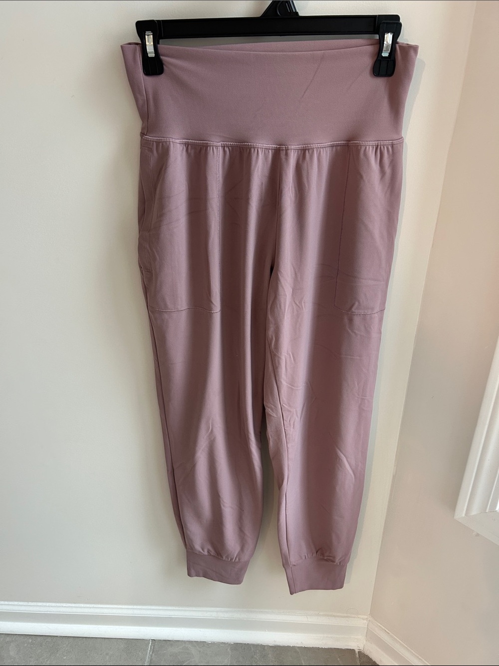 NWOT Athleta Dusty Rose Salutation Cruise Joggers